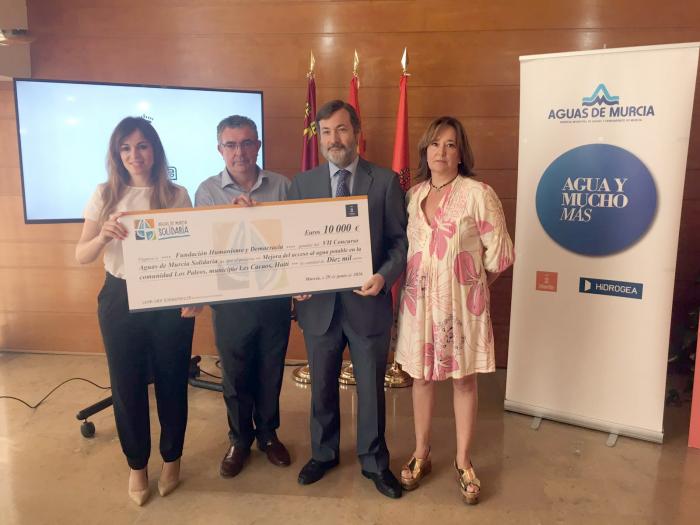 Momento de la entrega del premio. H+D