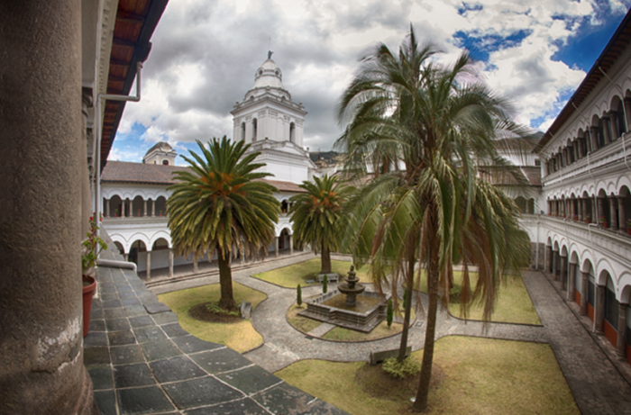 Imagen del claustro del Convento de Santo Domingo