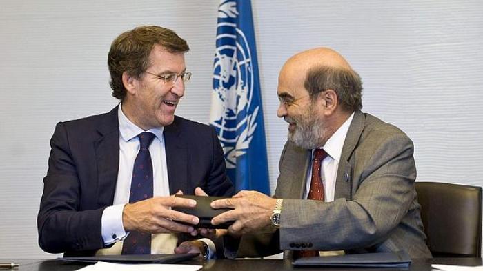 El presidente Feijóo estrecha la mano de José Graziano da Silva. EFE