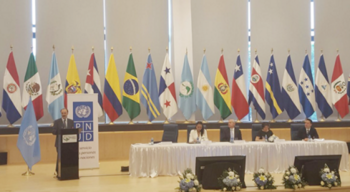 Jesús Gracia durante la presentación del Informe Regional sobre Desarrollo Humano para América Latina y el Caribe 2016. @JGRACIAALDAZ
