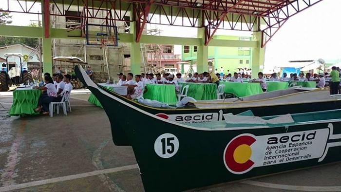 Imagen de la entrega de las nuevas barcas en Filipinas. AECID FILIPINAS